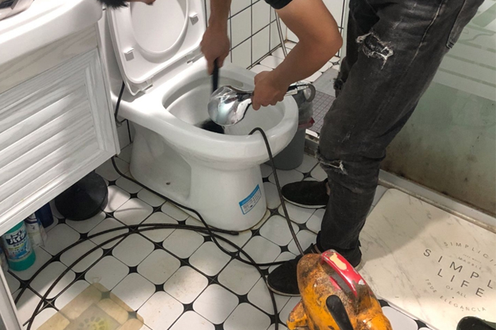 香坊马桶堵塞自己疏通还是找师傅？专业上门服务让你省时更省心